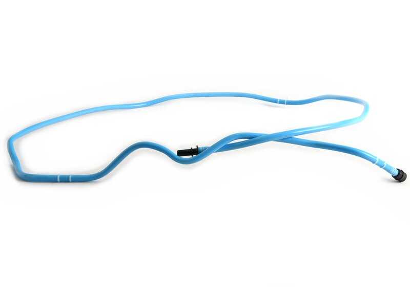 Tubo de ventilación del sistema de combustible OEM 16132284073 para BMW F10, F06, F13. Original BMW.