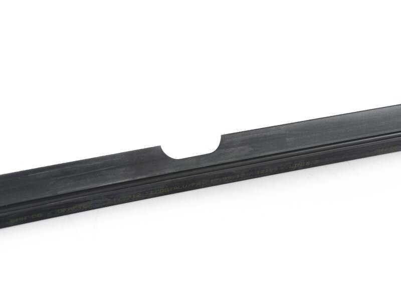 Burlete exterior ventanilla derecha OEM 51221864290 para BMW E12 y E28. Pieza original BMW.