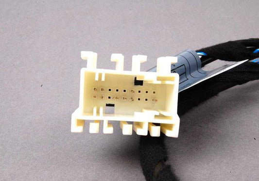 Cable adaptador OEM 61128381219 para BMW E38. Original BMW.