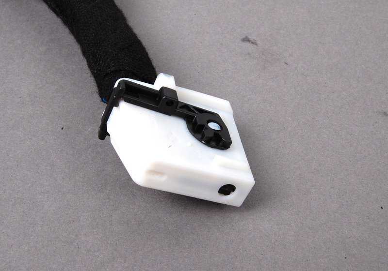 Cable adaptador OEM 61128381219 para BMW E38. Original BMW.