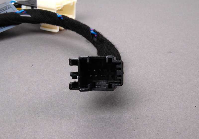 Cable adaptador OEM 61128381219 para BMW E38. Original BMW.