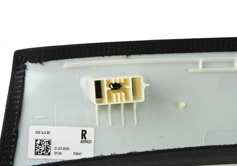 Moldura derecha del pilar A OEM 51438065022 para BMW F90, G30, G31. Original BMW.