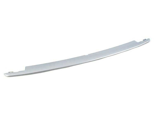 Embellecedor delantero central OEM 51117178113 para BMW E60, E61. Original BMW.