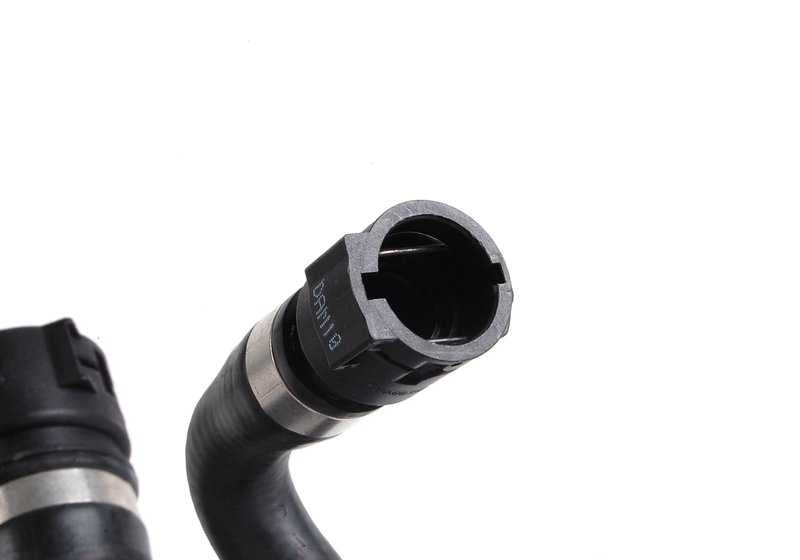 Manguera de refrigerante OEM 17127508038 para BMW Serie 7 {E65, E66}. Repuesto original BMW.