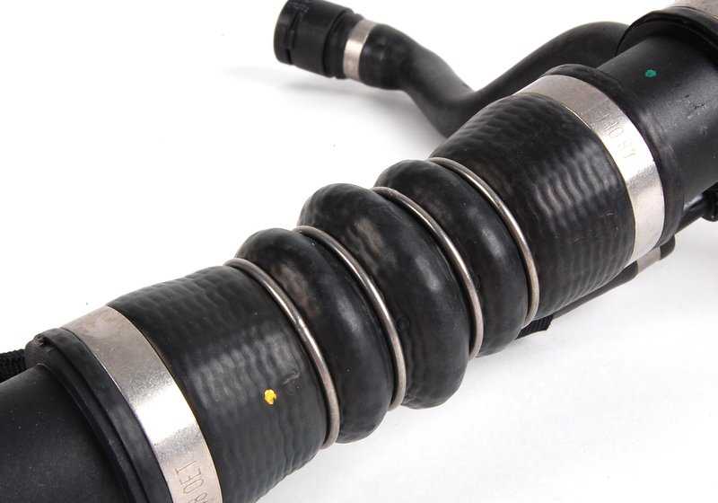 Manguera de refrigerante OEM 17127508038 para BMW Serie 7 {E65, E66}. Repuesto original BMW.