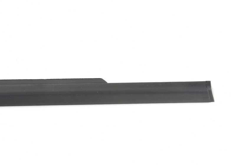 Cubre moldura exterior de la puerta trasera derecha OEM 51352990316 para BMW E84. Original BMW.