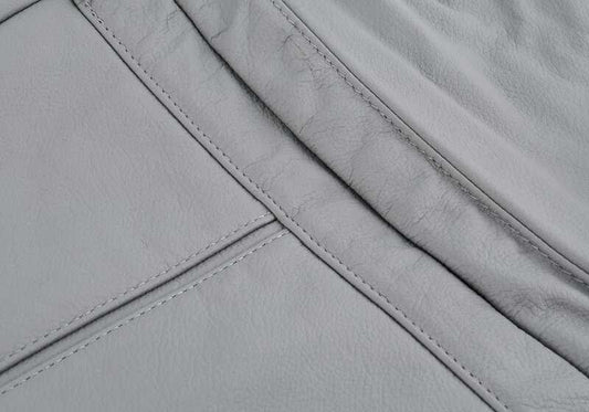 Couvercle de siège en cuir OEM 52108252305 pour BMW E39 (520D, 520I) et E38. Couleur gris n6tt. BMW d'origine.