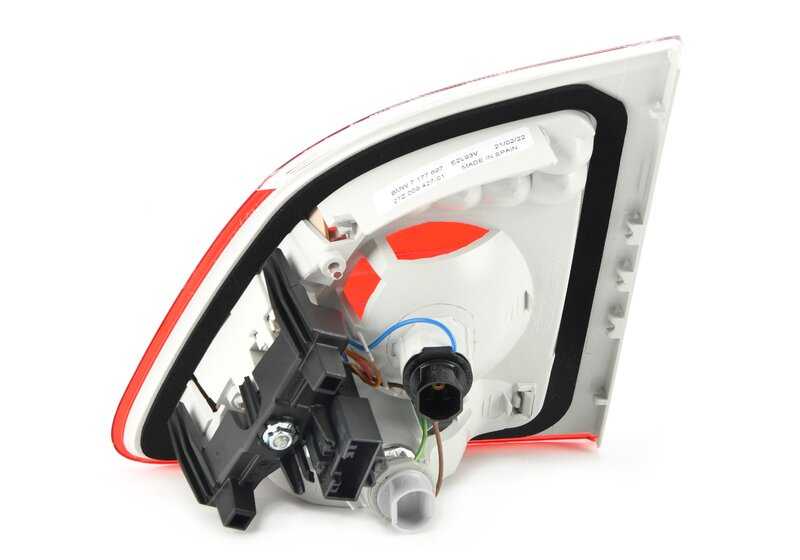 Piloto trasero izquierdo portón OEM 63217177697 para BMW E61. Compatible con todos los modelos BMW Serie 5 Touring E61 de 2007 a 2010. Original BMW.