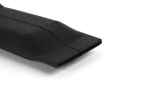 Tubo de calefacción OEM 51731911369 para BMW E30 316 y 316i con motor M10. Compatible con versiones manuales y automáticas (producción 1982-1988). Recambio original BMW.