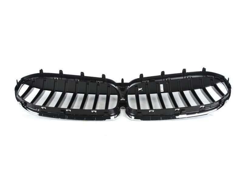 Parrilla decorativa frontal OEM 51137475318 para BMW Serie 7 G11, G12 (modelos 730d, 730i, 730d xDrive). Original BMW.