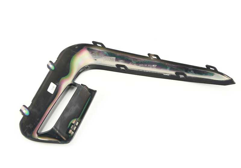 Embellecedor izquierdo OEM 51118079587 para BMW G11, G12 (incl. versiones LCI y G11N, G12N). Acabado M Blackchrome. Pieza original BMW.