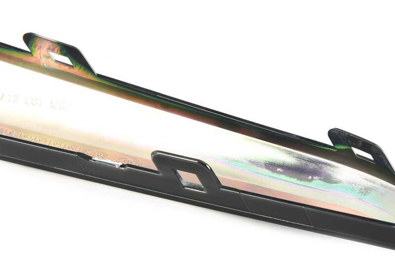 Embellecedor izquierdo OEM 51118079587 para BMW G11, G12 (incl. versiones LCI y G11N, G12N). Acabado M Blackchrome. Pieza original BMW.