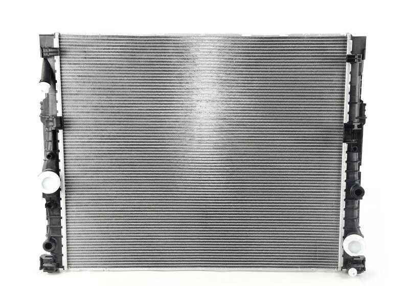 Radiador de refrigerante OEM 17118743664 para BMW G30, G30N, G31, G32, G11, G12. Recambio original BMW.