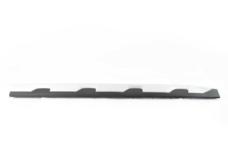 Moldura lateral puerta delantera derecha OEM 51138499210 para BMW G01 y G02. Pieza original BMW.