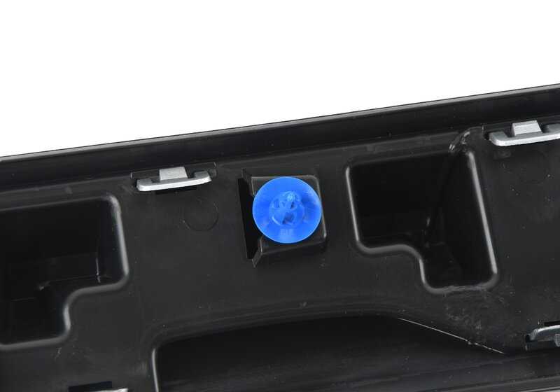 Moldura lateral puerta delantera derecha OEM 51138499210 para BMW G01 y G02. Pieza original BMW.