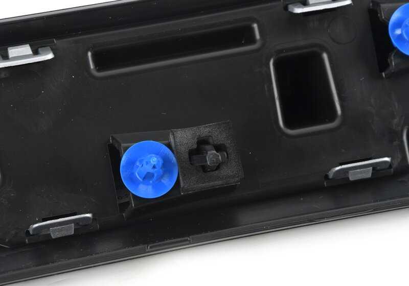 Moldura lateral puerta delantera derecha OEM 51138499210 para BMW G01 y G02. Pieza original BMW.