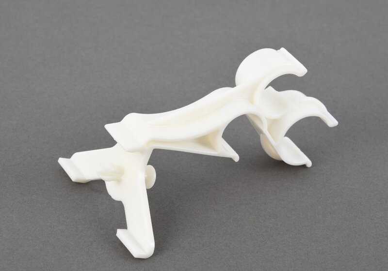 Soporte del radiador OEM 17128670903 para BMW 5er F90 M5 (todos los modelos) y G30 520e/520i (todos los modelos). Compatible con versiones automáticas y tracción total o trasera. Pieza original BMW.
