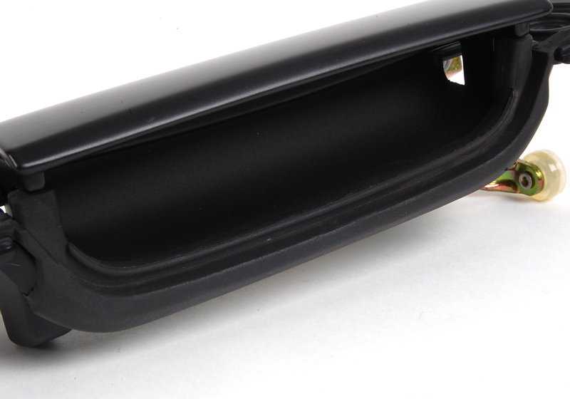 Saída Mueta Porta esquerda OEM 51221928207 Para BMW E34 {518i, 520i}. Compatível com modelos feitos entre 1987 e 1996. Substituição original da BMW.