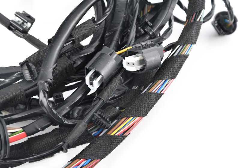 Conjunto de cabos de substituição, área do amortecedor esquerdo para BMW E81, E82, E87, E87N, E88, E90N, E91N, E92, E93 (OEM 61129206018). BMW originais.