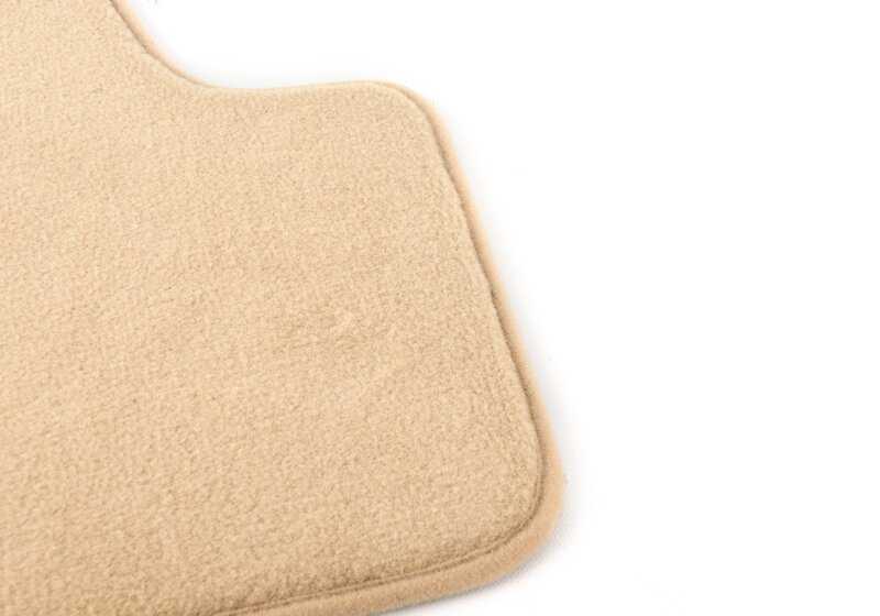 Alfombrillas traseras color beige OEM 51477910610 para BMW F33 y F83. Accesorio original BMW.