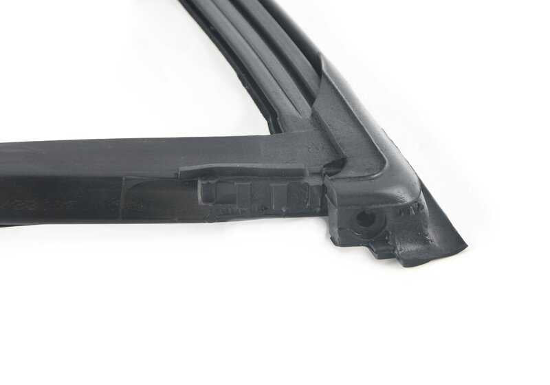 Guía de ventana derecha OEM 51321908976 para BMW Serie 7 E32 (modelos 730i, 730iL con motor M30 o M60, transmisión manual o automática). Original BMW.