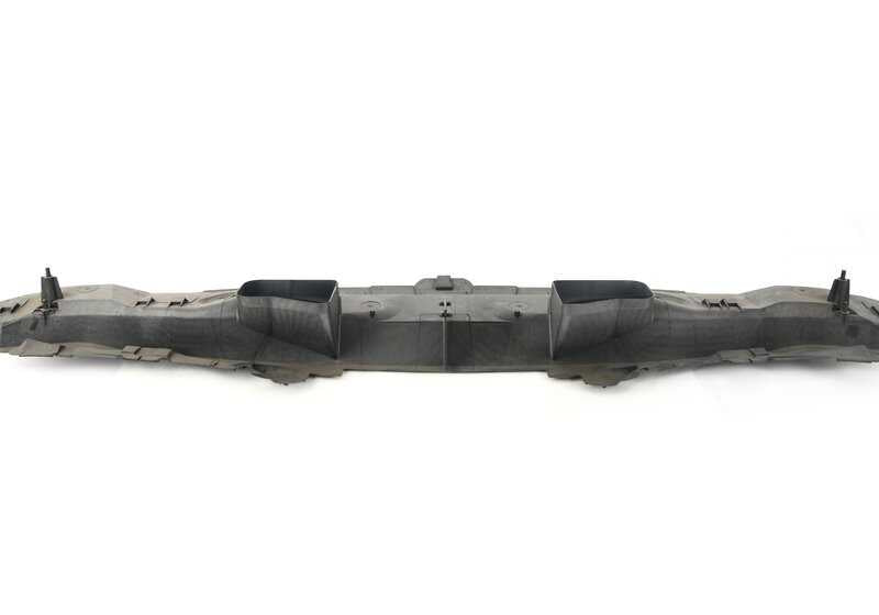 Conducto de aire caliente OEM 64228196096 para BMW E46 {316i, 316Ci} con motor M43 y N40. Compatible con versiones manuales y automáticas. Original BMW.