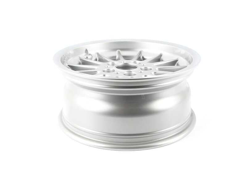 Llanta de aleación Radial Styling 32 OEM 36111093521 para BMW E39. Original BMW.