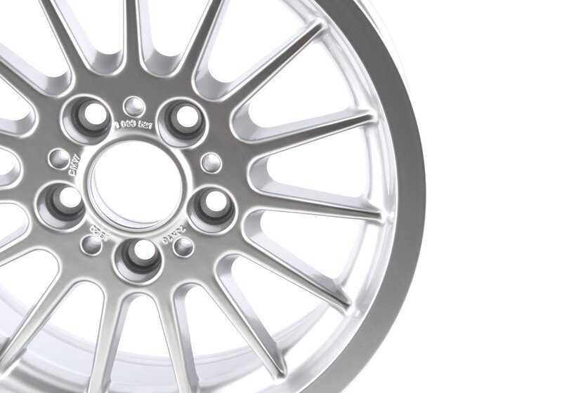 Llanta de aleación Radial Styling 32 OEM 36111093521 para BMW E39. Original BMW.