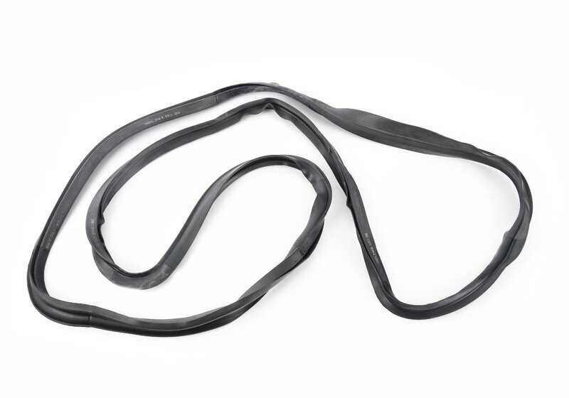 Junta de puerta derecha OEM 51221928710 para BMW E32 730i, 730iA (todos los modelos y variantes indicados). Original BMW.