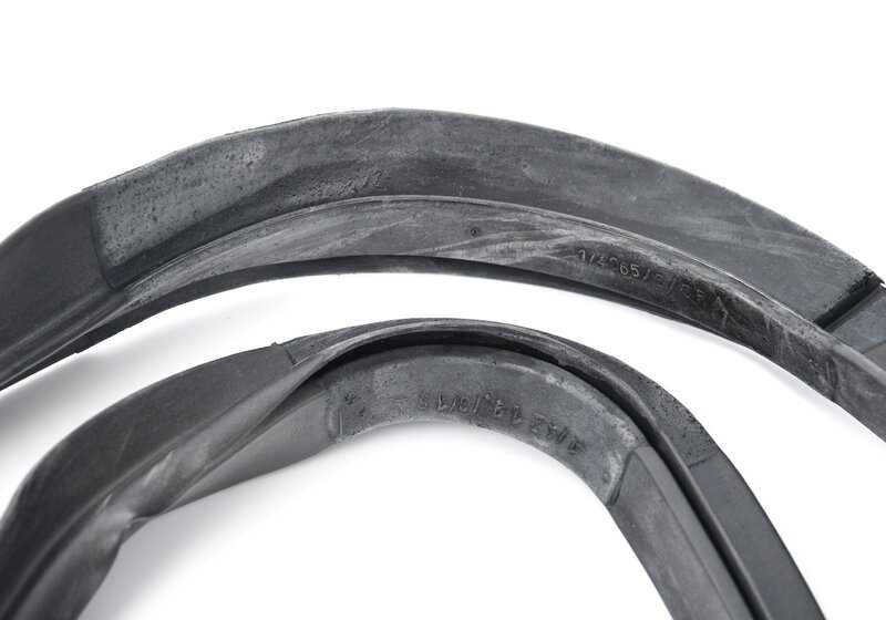 Junta de puerta derecha OEM 51221928710 para BMW E32 730i, 730iA (todos los modelos y variantes indicados). Original BMW.