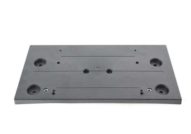Soporte de matrícula OEM 51117462272 para BMW i3 (I01). Compatible con versiones US/Japón. Original BMW.