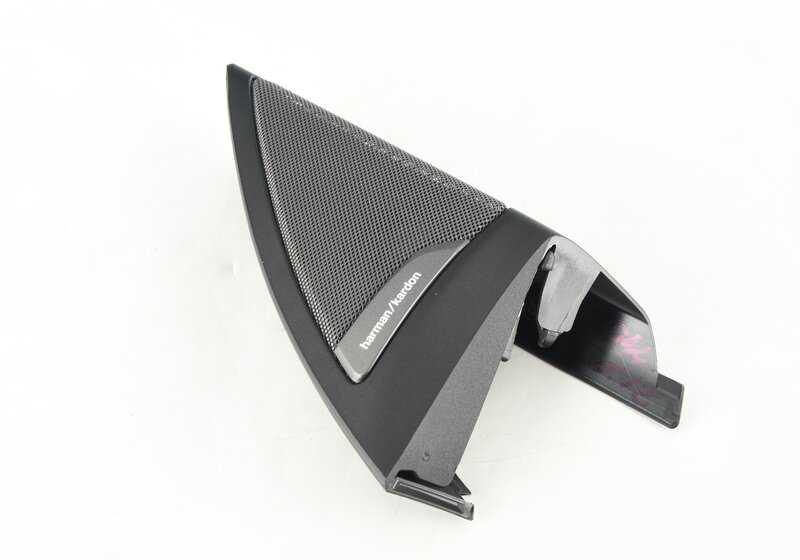 Embellecedor esquina puerta delantera derecha OEM 51339460516 para BMW X3 F97N, G01, G01N. Original BMW.