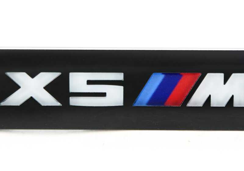Inserto de moldura entrada delantera OEM 51478095504 para BMW X5 F95, F95N (X5M Competition). Original BMW.