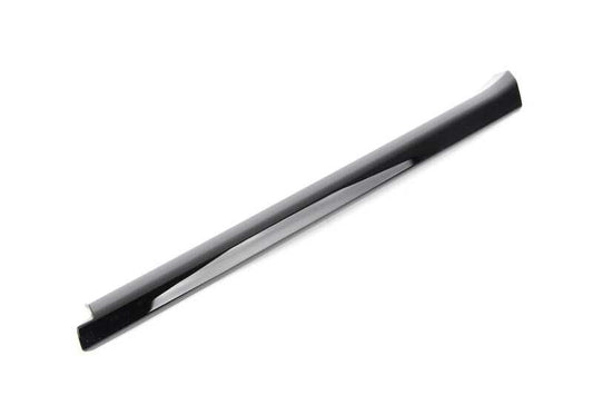 Embellecedor lateral izquierdo C del pilar trasero OEM 51137390189 para MINI F60 (Cooper, modelos desde 2016 hasta 2024). Pieza original MINI.