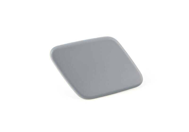 Caperuza imprimada derecha OEM 61677837432 para BMW E81, E87, E82, E88. Original BMW.