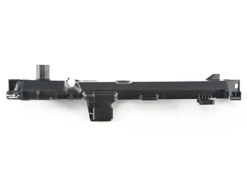 Cubierta plástica derecha OEM 17118666839 para BMW Serie 2 G42, Serie 3 G20/G21/G28, Serie 4 G22/G23/G26, Z4 G29. Pieza de sujeción del radiador. Original BMW.