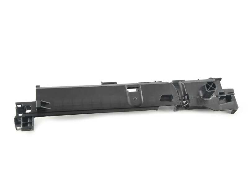 Cubierta plástica derecha OEM 17118666839 para BMW Serie 2 G42, Serie 3 G20/G21/G28, Serie 4 G22/G23/G26, Z4 G29. Pieza de sujeción del radiador. Original BMW.