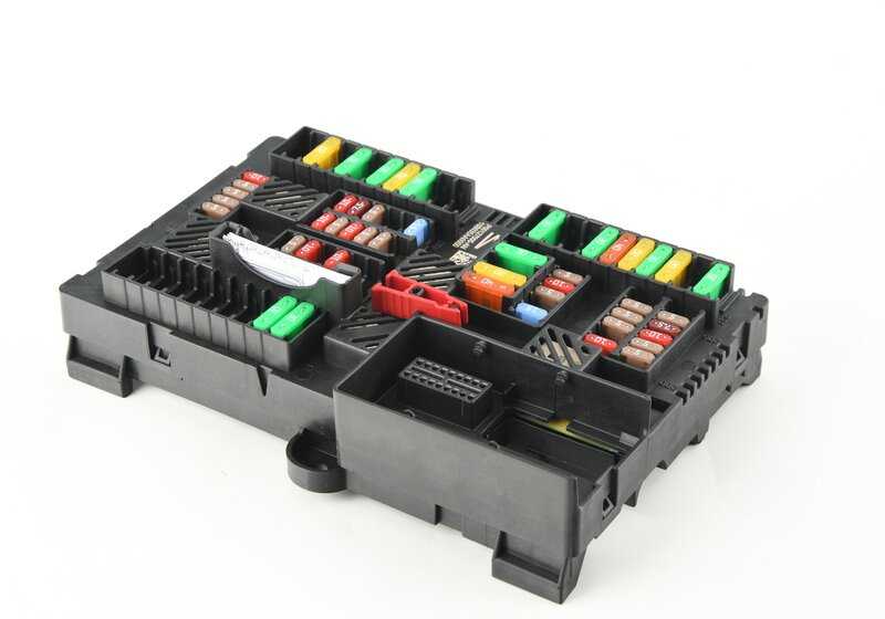 Distribuidor eléctrico trasero OEM 61149377503 para BMW G30, G31, G38, G11, G12. Original BMW.