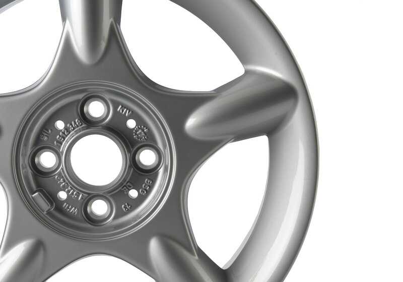 Llanta de aleación 16" 5 radios estrella OEM 36111512348 para MINI R50, R52, R53. Válida para modelos One, Cooper y Cooper S. Acabado en plata. Original MINI.