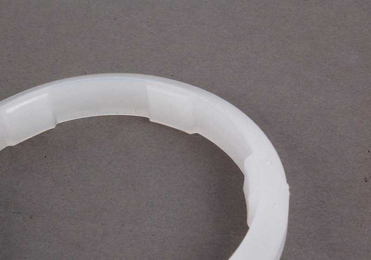 Anillo de goma OEM 31311132625 para BMW E34, E32, E31. Pieza original BMW utilizada en el soporte de la suspensión y componentes del montaje del amortiguador. Ideal para mantenimiento de suspensión. Original BMW.