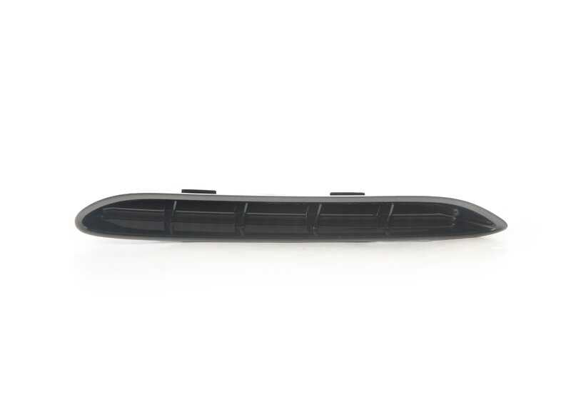 Embellecedor paragolpes trasero derecho OEM 51128075458 para BMW F44. Pieza original BMW.