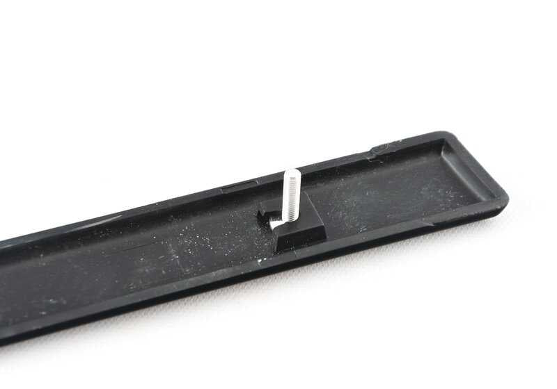 Embellecedor puerta trasera derecha OEM 51428256258 para BMW Serie 5 E39. Original BMW.