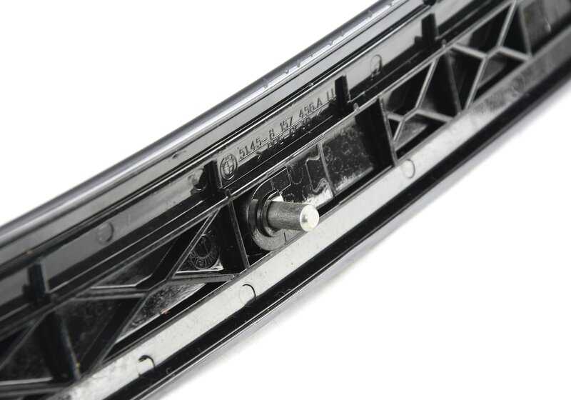 Paramento derecho OEM 51458157456 para BMW Serie 5 E39 (520d, 520i). Original BMW.