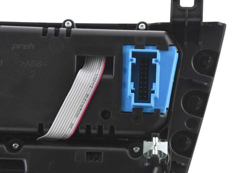 Kit reparación panel control radio y clima OEM 64119388809 para BMW F15, F16, F85, F86. Compatible con modelos X5 y X6. Sustituye botones dañados del climatizador/radio. Original BMW.