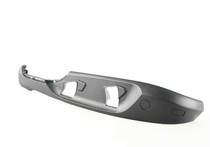 Tapa lateral derecha del asiento OEM 52107118484 para BMW E87, E90, E91, E84, F25, F26. Compatible con varios modelos Serie 1, Serie 3 y X1/X3. Pieza original BMW.