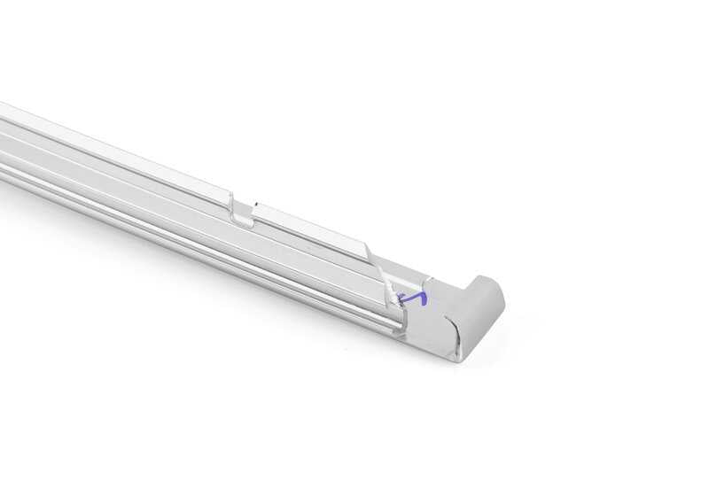 Embellecedor marco ventana puerta delantera izquierda OEM 51337362227 para BMW X1 {F48, F48N, F49, F49N}. Repuesto original BMW. Acabado en aluminio satinado.