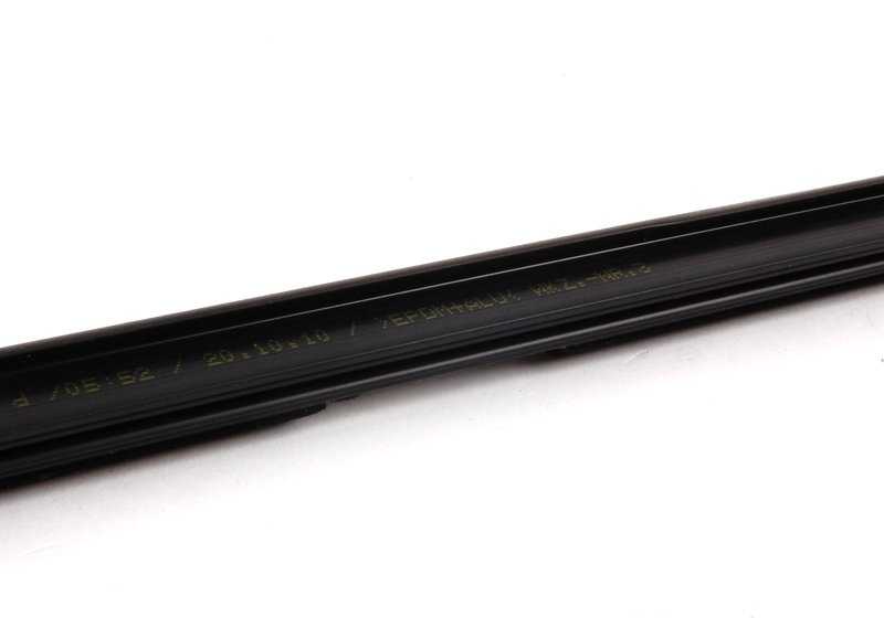 Cubierta exterior de puerta trasera derecha OEM 51357060250 para BMW E90, E91. Original BMW.