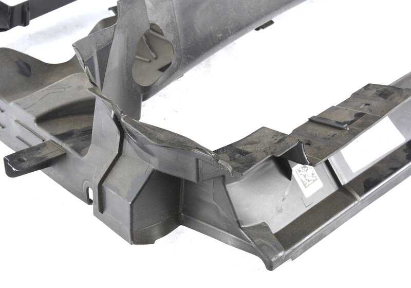Guía de aire para radiador OEM 51747459157 para BMW G20. Original BMW.