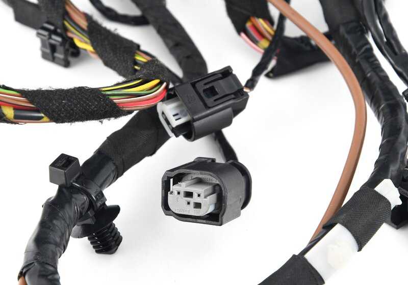 Kit de reparación cableado suspensión delantera derecha OEM 61129238731 para BMW E81, E82, E87, E88, E90, E91, E92, E93. Compatible con varios modelos Serie 1 y Serie 3. Original BMW.