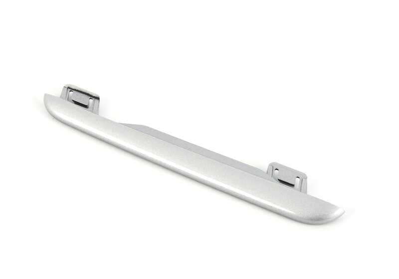 Moldura lateral derecha OEM 51117178108 para BMW E60, E61. Original BMW.
